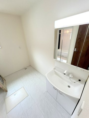 あきる野市小川東2丁目　新築分譲　全3棟　の独立洗面台|2025年撮影