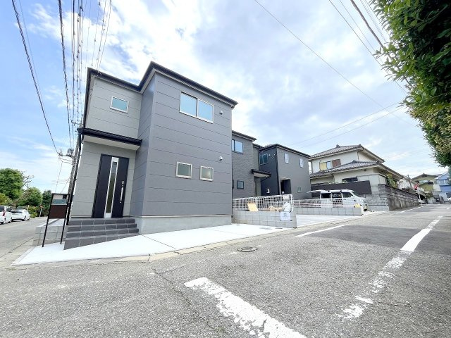 あきる野市小川東2丁目　新築分譲　全3棟　の前面道路含む現地写真|2025年撮影