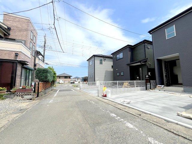 あきる野市小川東2丁目　新築分譲　全3棟　の前面道路含む現地写真|2025年撮影