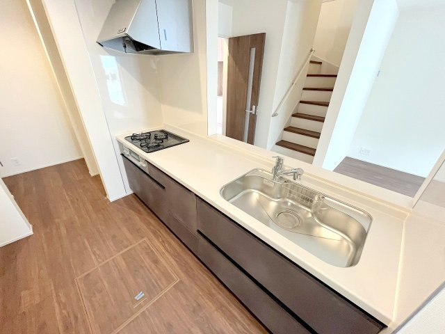 あきる野市小川東2丁目　新築分譲　全3棟　のキッチン|2025年撮影