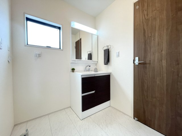 練馬区貫井4丁目　南向き大型邸宅　限定1棟の洗面所