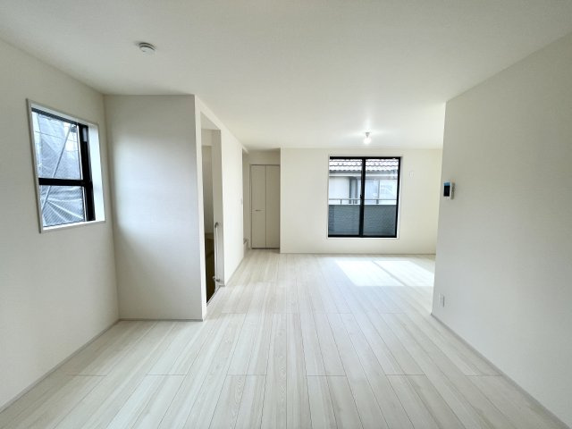 練馬区貫井4丁目　南向き大型邸宅　限定1棟の居間・リビング