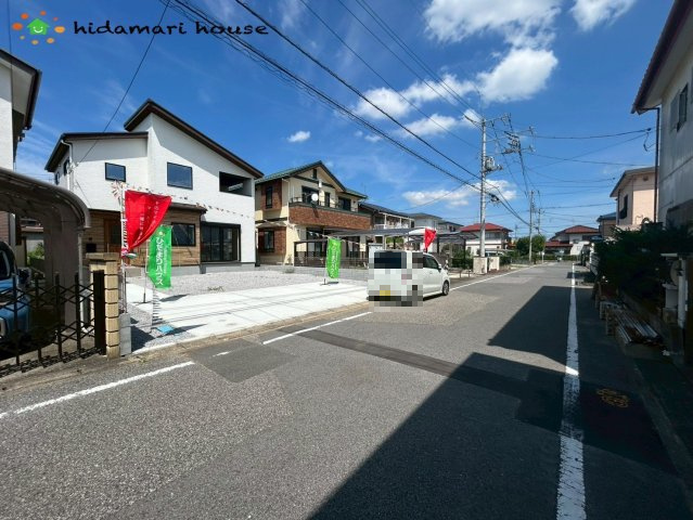 蓮田市西新宿6期　新築戸建　TERRACE01の前面道路含む現地写真