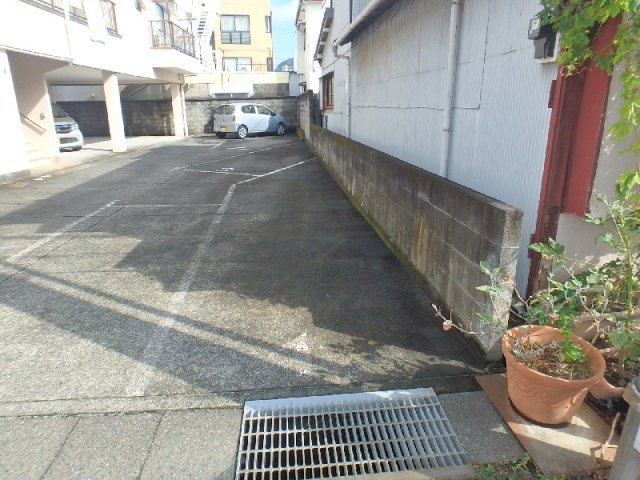 S1689R　平田ビルの駐車場