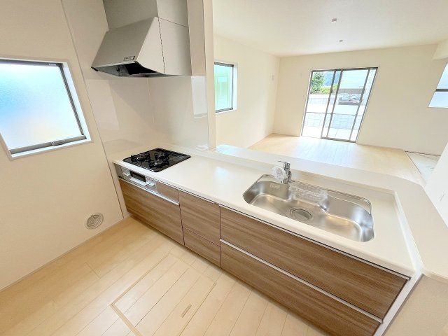 あきる野市小川東2丁目　新築分譲　全3棟　のキッチン|2025年撮影