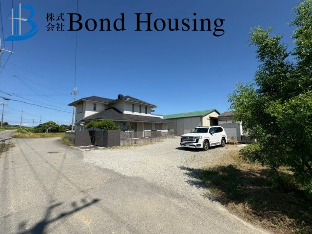 ゆとりのある6SLDK　平成24年築　岩岡町野中　良質戸建の駐車場