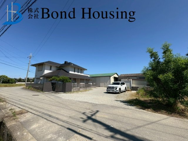 ゆとりのある6SLDK　平成24年築　岩岡町野中　良質戸建の前面道路含む現地写真