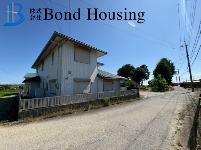 ゆとりのある6SLDK　平成24年築　岩岡町野中　良質戸建の前面道路含む現地写真
