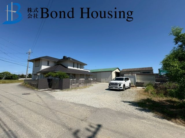ゆとりのある6SLDK　平成24年築　岩岡町野中　良質戸建の駐車場