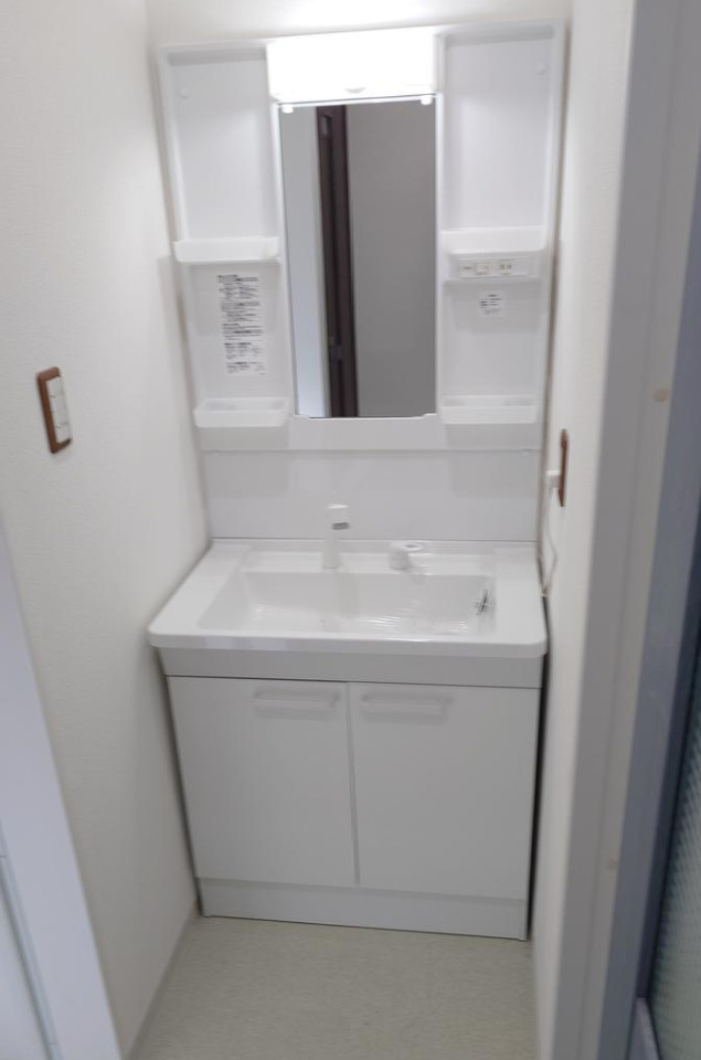 泉南市樽井9丁目　店舗事務所の独立洗面台