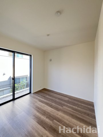 高浜市田戸町2丁目　新築一戸建の洋室|１階洋室は小さいお子様の遊び場や夫婦の寝室としても使い勝手がいいです。