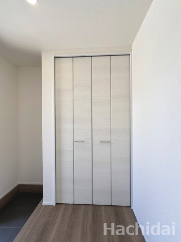 高浜市田戸町2丁目　新築一戸建の収納|天井まで伸びるシューズクロークで収納ばっちりです