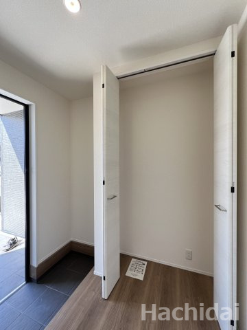 高浜市田戸町2丁目　新築一戸建の収納|天井まで伸びるシューズクロークで収納ばっちりです