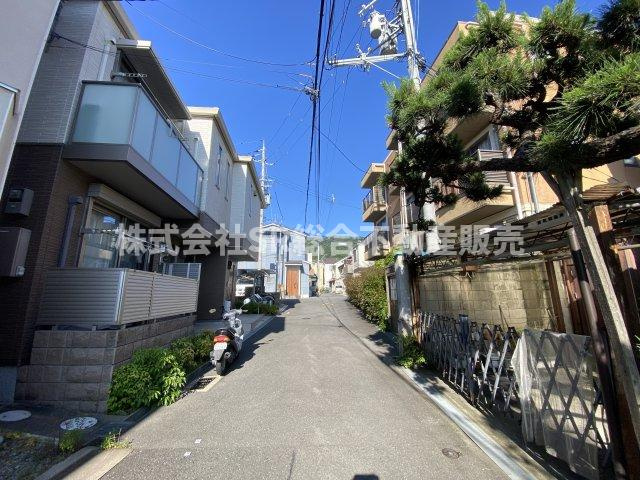 本町中古戸建の前面道路含む現地写真|前面道路含む現地写真です