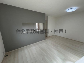 【居間・リビング】 | 神戸市垂水区桃山台6丁目　新築戸建1号棟　仲介手数料無料！ | ゆったり過ごせるリビングです