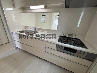 【キッチン】 | 神戸市垂水区桃山台6丁目　新築戸建1号棟　仲介手数料無料！ | きれいなキッチンです
