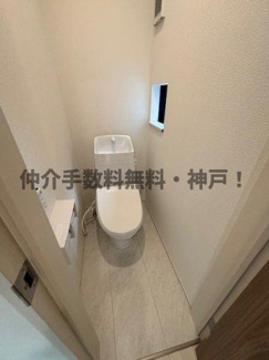 【トイレ】 | 神戸市垂水区桃山台6丁目　新築戸建1号棟　仲介手数料無料！ | 落ち着いたトイレです