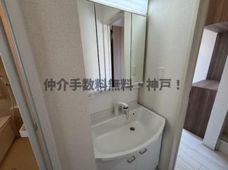 【独立洗面台】 | 神戸市垂水区桃山台6丁目　新築戸建1号棟　仲介手数料無料！ | 独立洗面台です