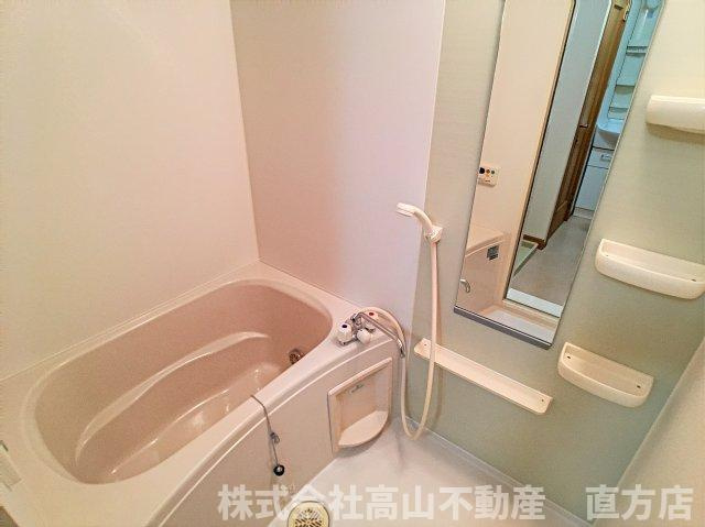 直方市大字上新入のアパートの浴室