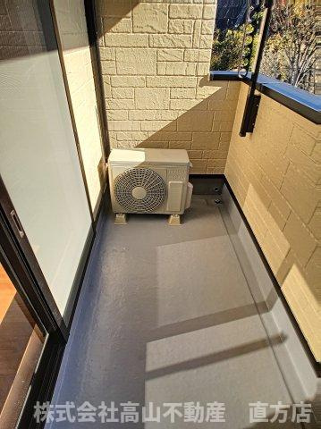 直方市大字上新入のアパートのバルコニー