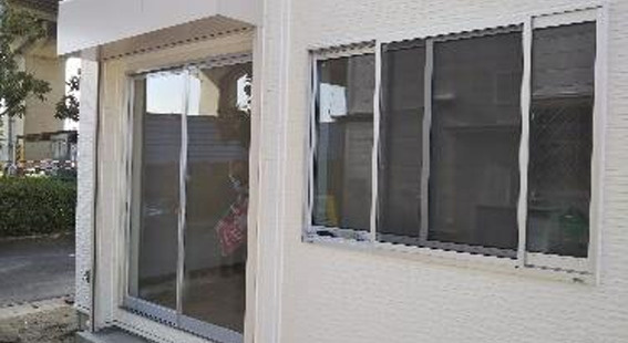 摂津市鳥飼中1丁目　店舗事務所の玄関