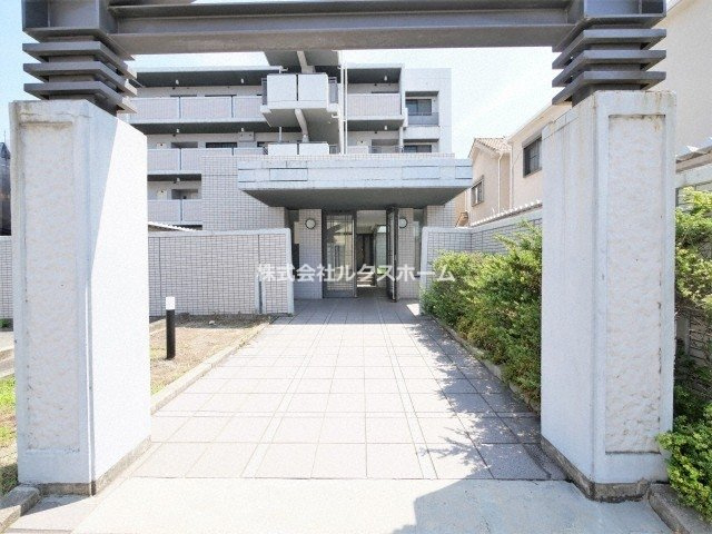 ルノン茨木のエントランス