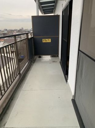 鳥山マンションⅢのバルコニー|外からの目が気にならないバルコニーで洗濯物が干せます