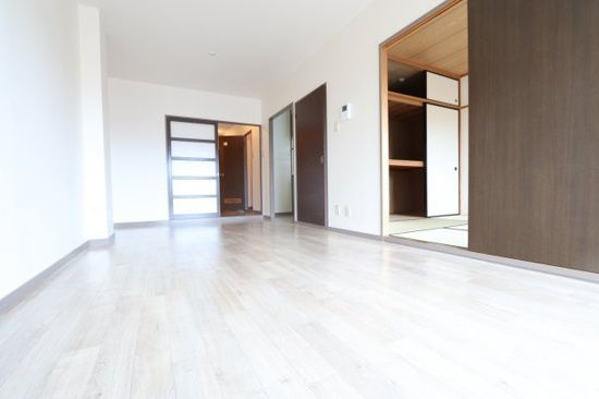 鳥山マンションⅢの居間・リビング|使いやすいリビングです