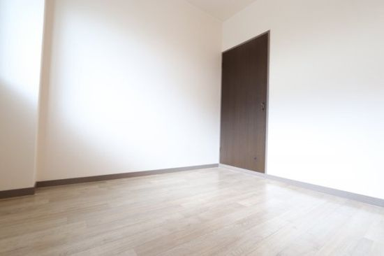 鳥山マンションⅢの洋室|ゆったりした洋室です