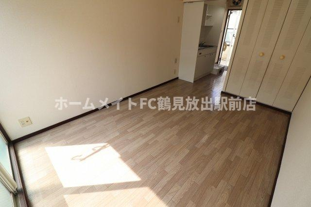 大阪市鶴見区放出東３丁目のハイツの洋室