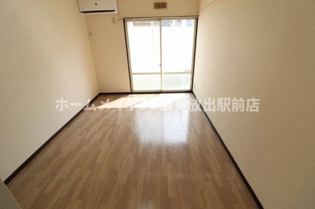 大阪市鶴見区放出東３丁目のハイツの洋室