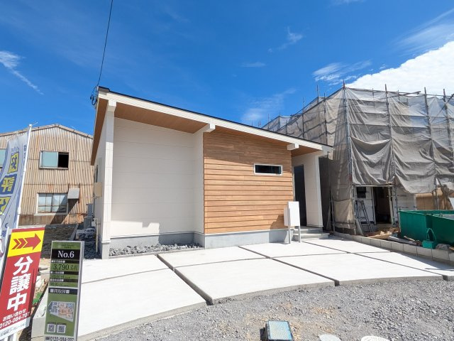 常滑市錦町3丁目　6号棟の駐車場|2台～3台分の駐車スペース。