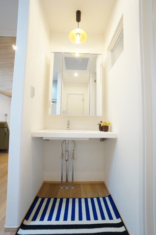 常滑市錦町3丁目　6号棟の独立洗面台|使いやすいシンプルな洗面台