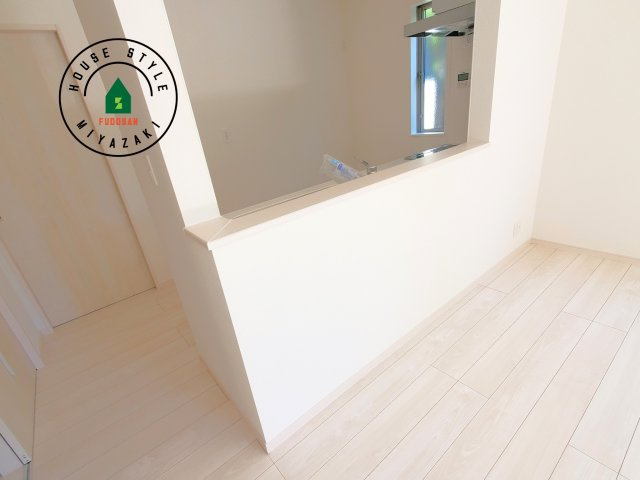 宮崎市生目台西一丁目第1-2棟（A号棟）の内観：施工例|会話が弾む場所として居心地の良いリビングです。