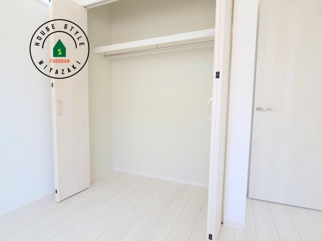 宮崎市生目台西一丁目第1-2棟（B号棟）の内観：施工例|収納には困りません。