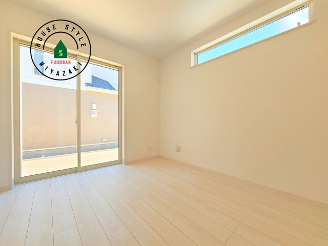 宮崎市生目台西一丁目第1-2棟（B号棟）の内観：施工例|和室を上手に活用すると暮らし方の幅が広がります。例えば普段は開け放して、子供の小さいうちはお昼寝や遊びのスペースに。畳はソフトなので転んでもケガをしにくく安心です