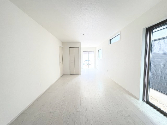 【居間・リビング】 | 福岡市南区弥永2丁目2期　2号棟（全2棟）【仲介手数料無料・0円】 | 現地写真。