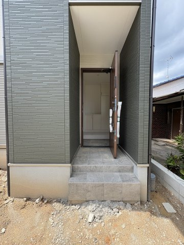 【玄関】 | 福岡市南区弥永2丁目2期　2号棟（全2棟）【仲介手数料無料・0円】 | 現地写真。