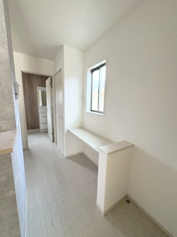 【居間・リビング】 | 福岡市南区弥永2丁目2期　2号棟（全2棟）【仲介手数料無料・0円】 | 現地写真。