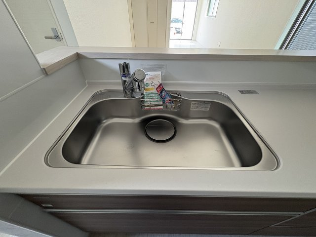 【キッチン】 | 福岡市南区弥永2丁目2期　2号棟（全2棟）【仲介手数料無料・0円】 | 現地写真。
