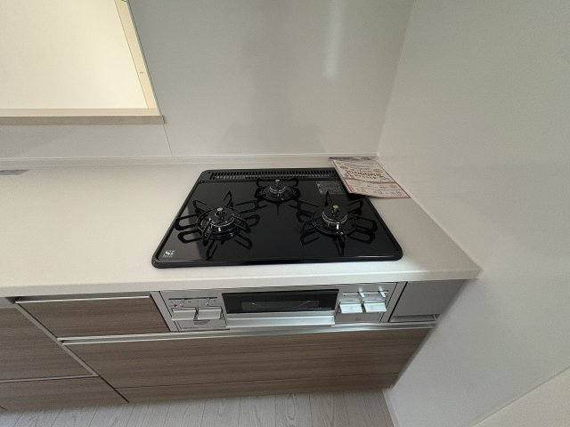 【キッチン】 | 福岡市南区弥永2丁目2期　2号棟（全2棟）【仲介手数料無料・0円】 | 現地写真。