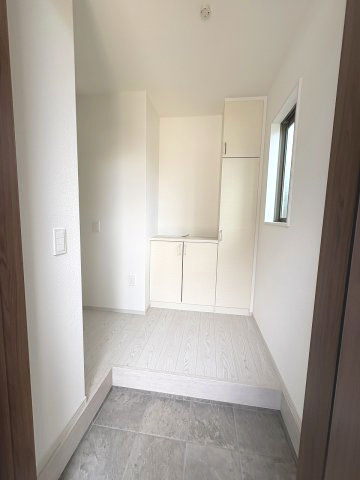 【玄関】 | 福岡市南区弥永2丁目2期　2号棟（全2棟）【仲介手数料無料・0円】 | 現地写真。