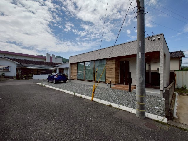 ーポルク徳吉南ー小倉南区徳吉南1丁目ー平屋1LDK【小倉南区　中古戸建】の外観|【2025.06.17撮影】
ゆったりとした接道で車の出入りも楽々♪
