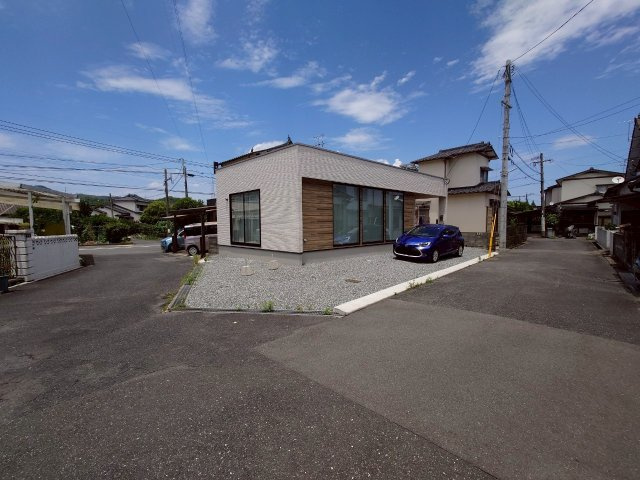 ーポルク徳吉南ー小倉南区徳吉南1丁目ー平屋1LDK【小倉南区　中古戸建】の前面道路含む現地写真|【2025.06.17撮影】
角地にあるので日当たりも確保されています♪