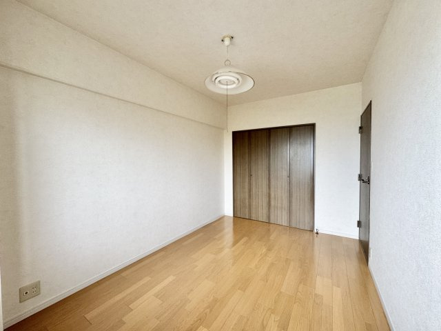 プレシアスタウン和地山公園の洋室|6.37帖洋室　光も入ります。