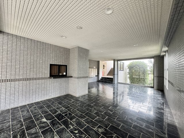 プレシアスタウン和地山公園のエントランス|いつも清潔感あるロビー