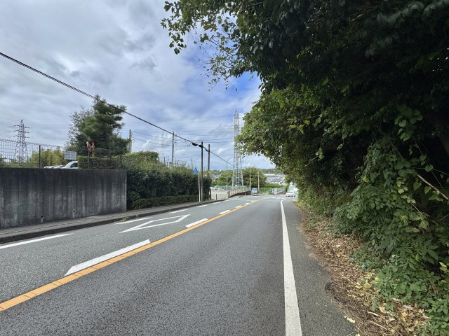 プレシアスタウン和地山公園のその他|前面道路