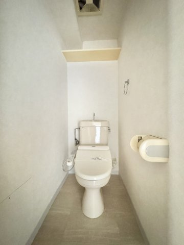 プレシアスタウン和地山公園のトイレ|棚がついて便利です。