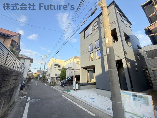 三郷市早稲田5丁目　新築戸建　全1棟の前面道路含む現地写真|前面道路含む現地写真です。