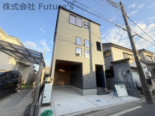 三郷市早稲田5丁目　新築戸建　全1棟の外観|2025年9月完成の3階建て新築分譲住宅